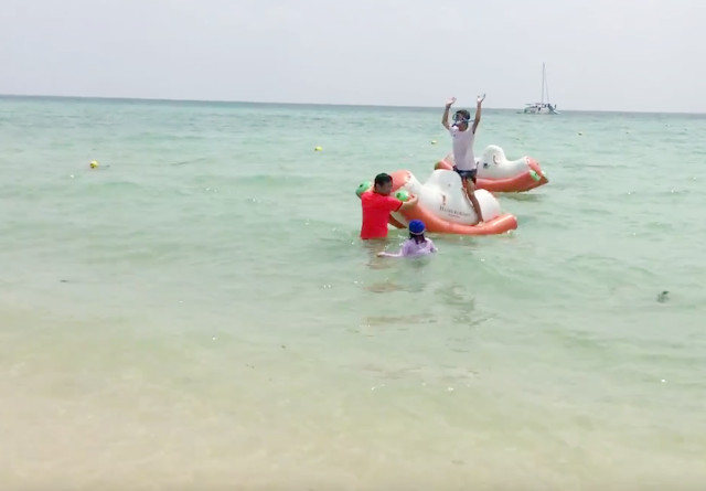 はいむるぶしビーチの無料遊具・浮き輪・石垣島の小浜島